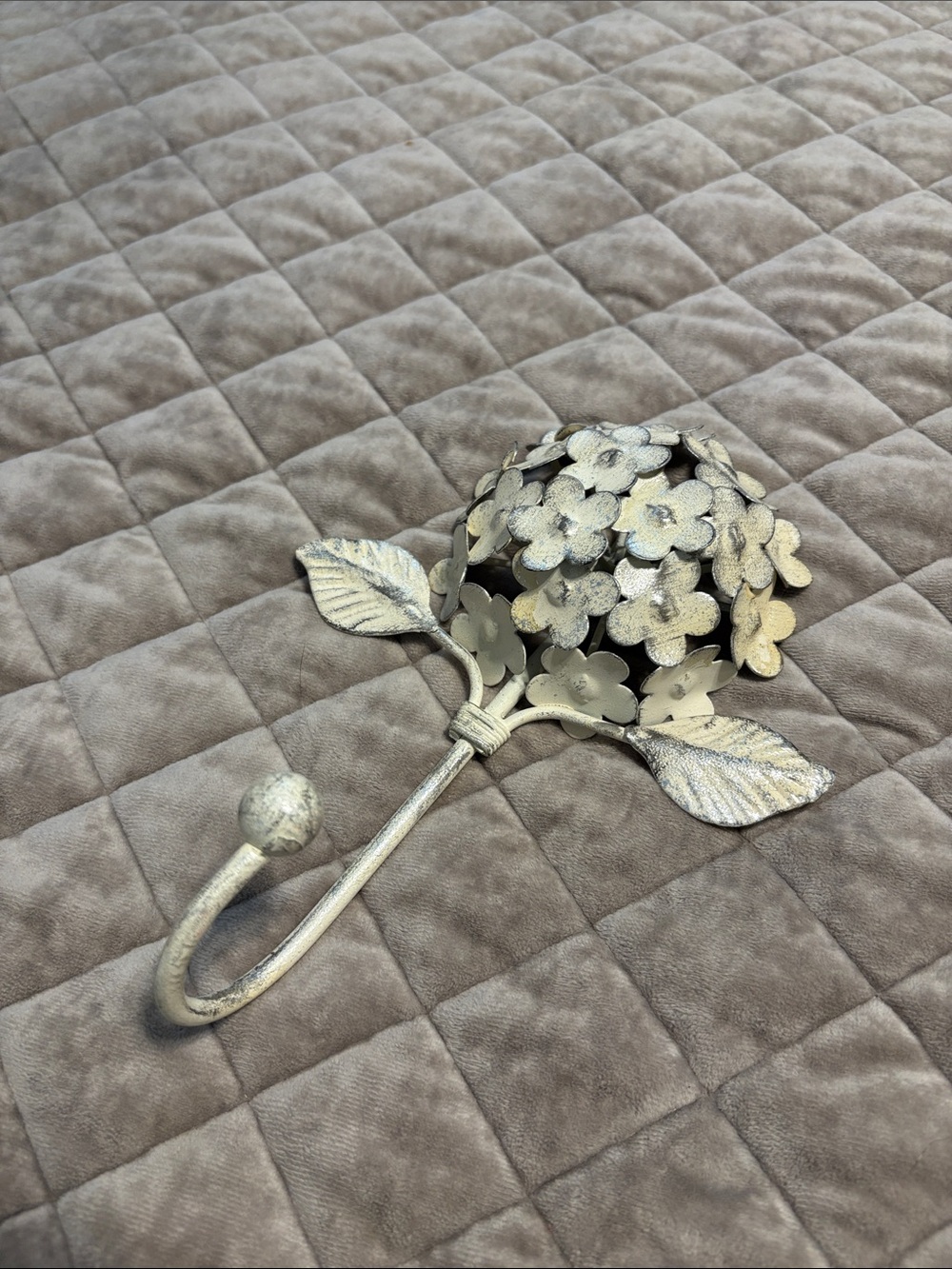 Decorative Floral Wall Hook in Antique Silver/CreamFinish